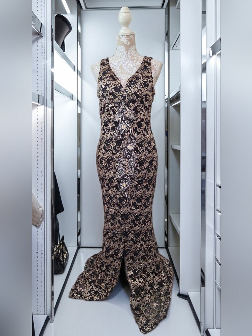 Angel-fashions V Neck Floral Applique Split Gold Sheath Formal Dress Sz 14W